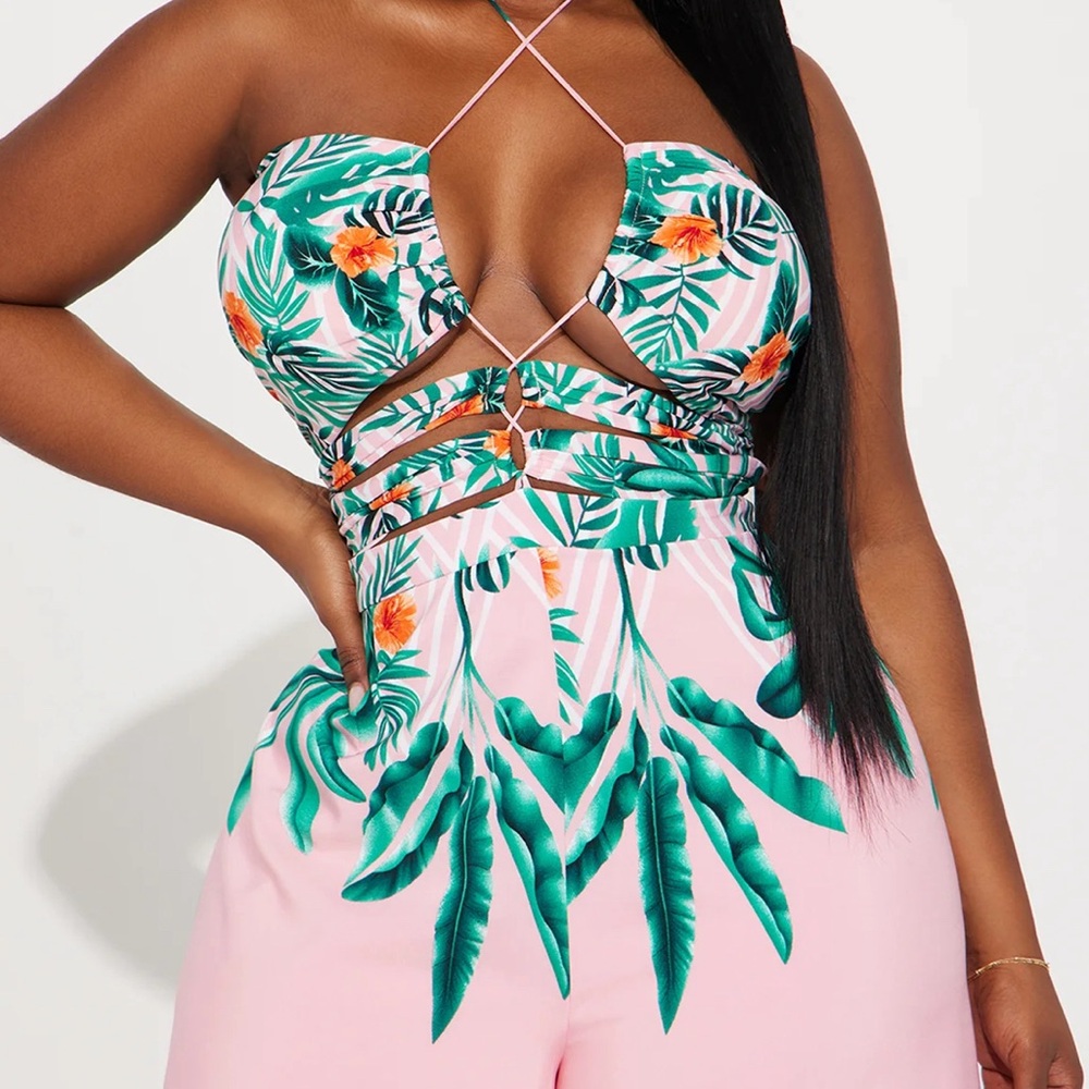 Sexy cutout tropical halter wide leg jumpsuit NWT sz M